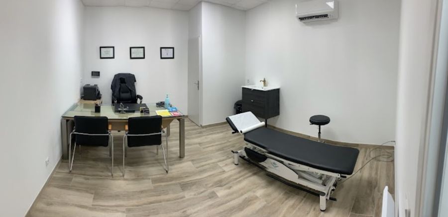 Salle de consultation du cabinet d'ostéopathie de Yonis Gherbi à Istres